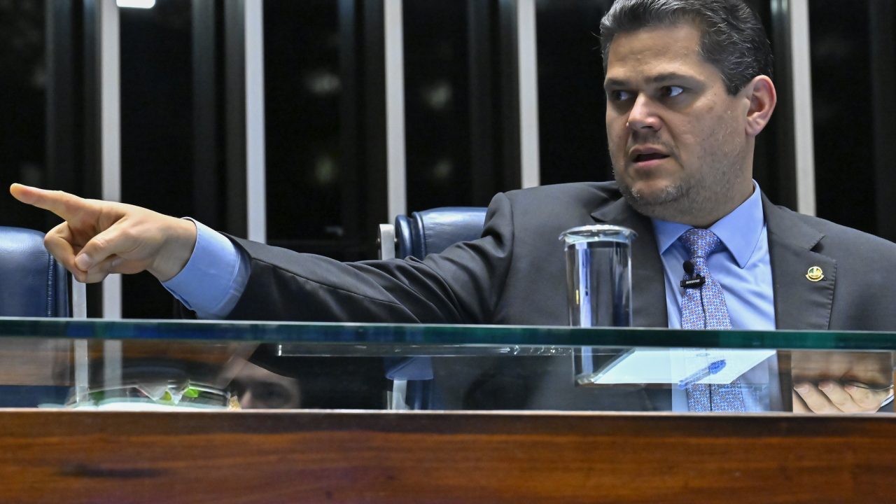 Alcolumbre intensifica articulação por reeleição e amplia busca por apoio no Senado para 2027