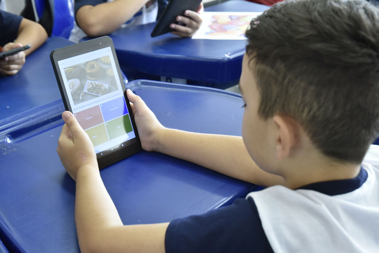 Araçoiaba da Serra investe em tablets para educação inclusiva